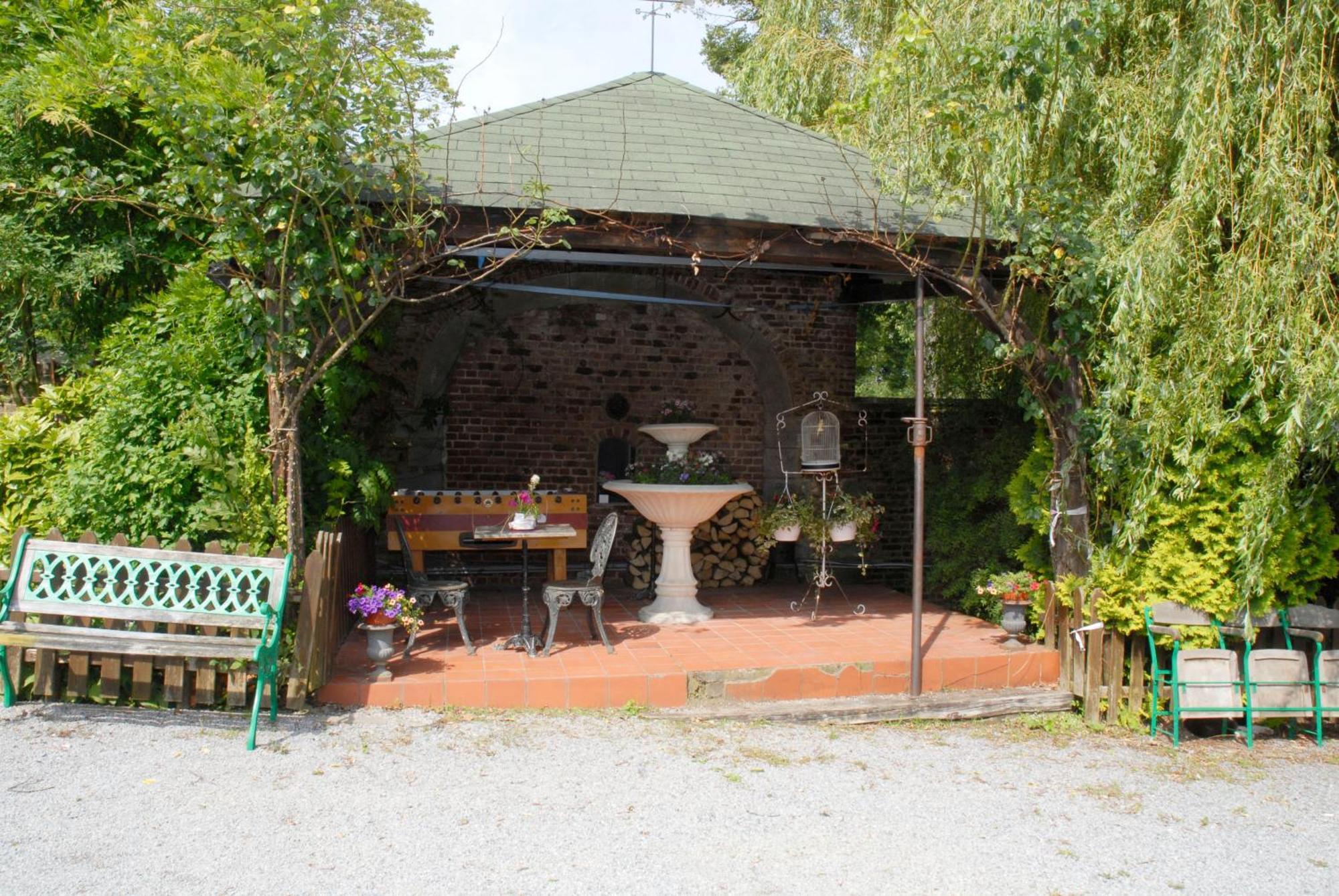 Hotel Restaurant La Ferme De Grambais Nivelles Exterior photo