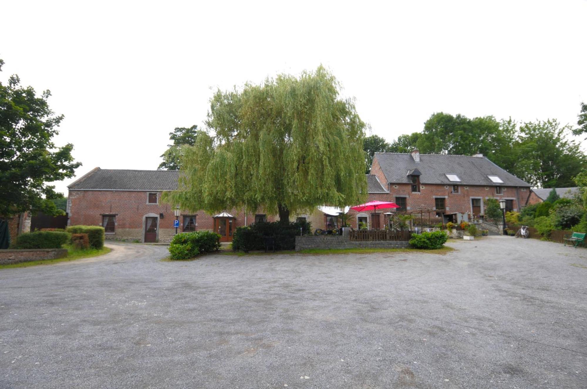 Hotel Restaurant La Ferme De Grambais Nivelles Exterior photo