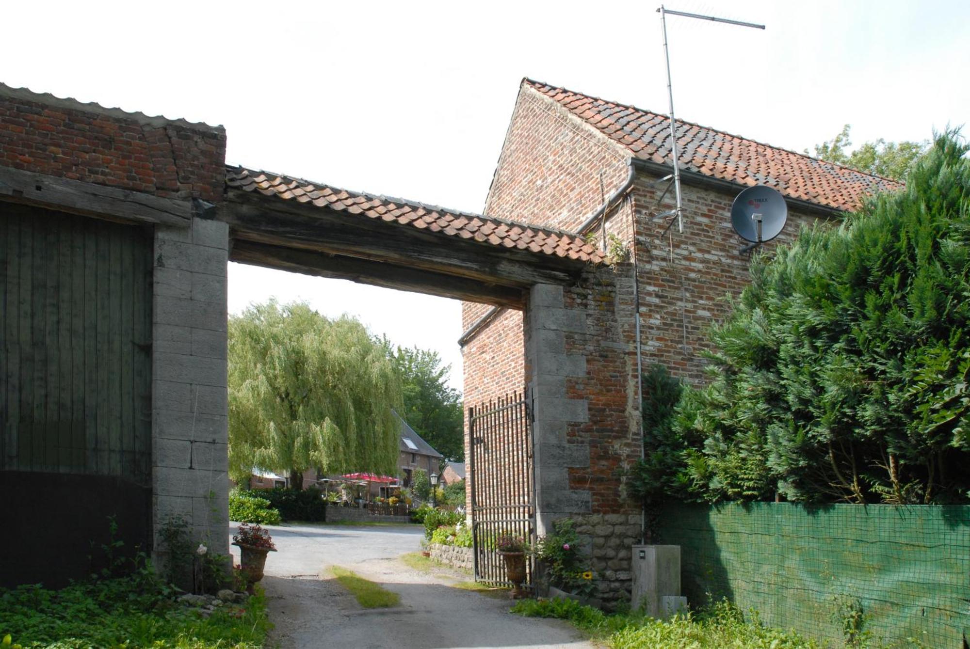 Hotel Restaurant La Ferme De Grambais Nivelles Exterior photo