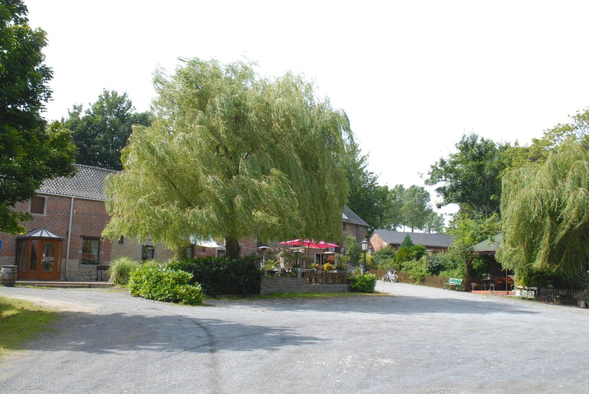 Hotel Restaurant La Ferme De Grambais Nivelles Exterior photo