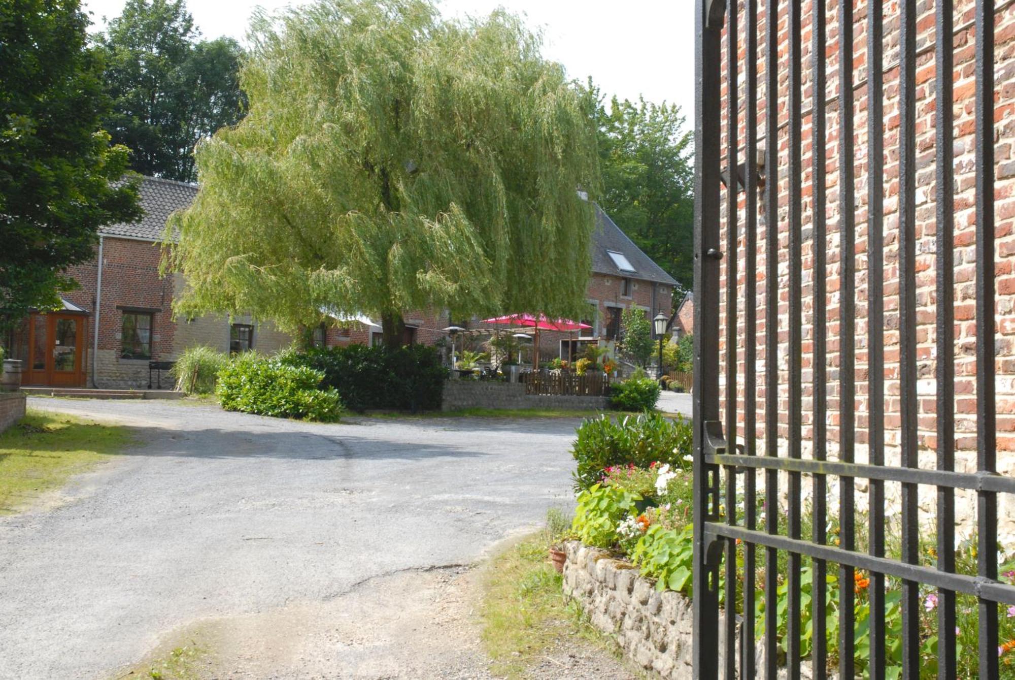 Hotel Restaurant La Ferme De Grambais Nivelles Exterior photo